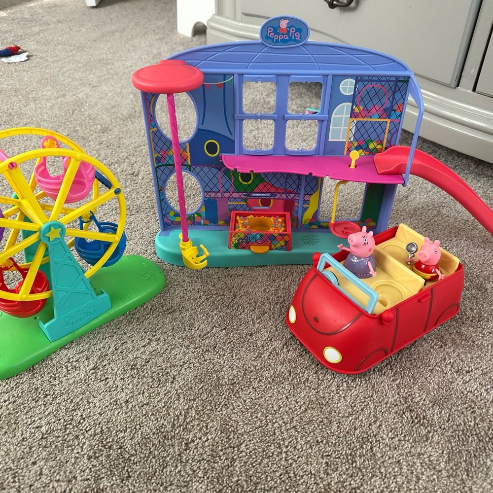 Peppa pig play house, car and Ferris wheel